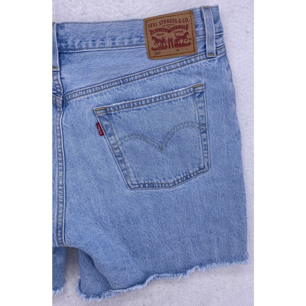 Levi's 501 Women Distressed Cutoff Shorts Light Wash Denim Jeans Button Fly W32 - Picture 11 of 12